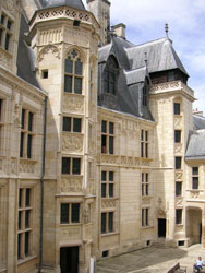 Le palais Jacques Coeur - cour interieure